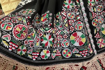 Zástěra Hvězda se stinkem, výšivka za 8000,-Kč